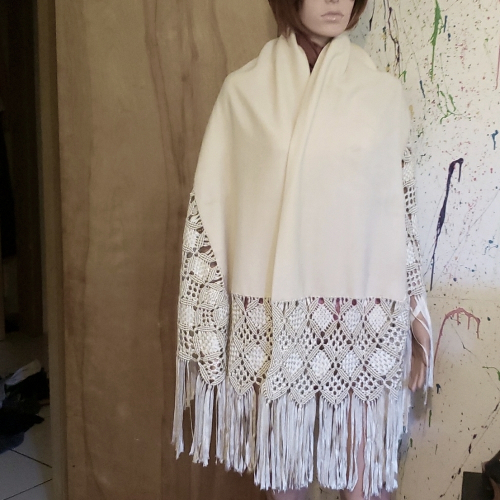 Ladies this is one of the most beautiful Pancho ever 💃🥂💯
